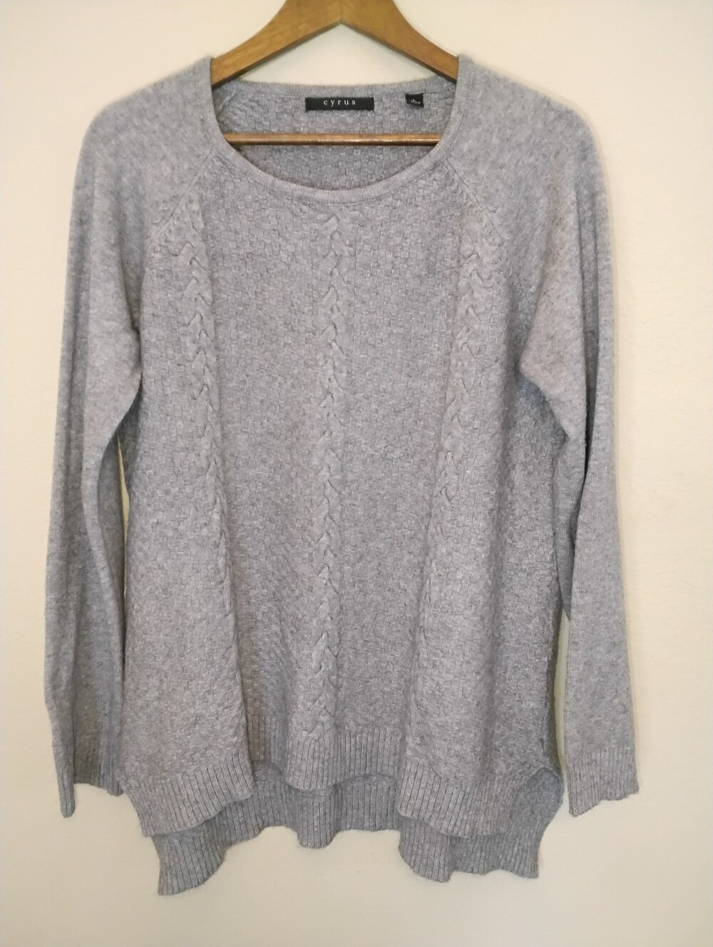 Cyrus Sweater Womens Large Grey Chunky Cable Knit High Low Hem Quiet‎ Luxury